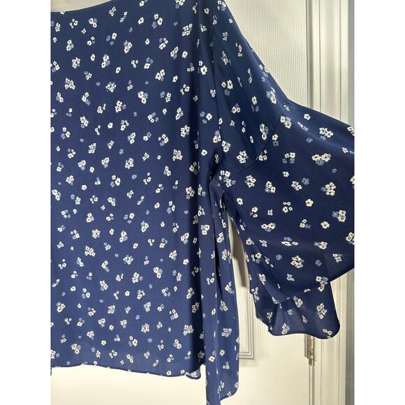 Lane Bryant Tiered Flutter Sleeve Blouse – Blue Floral – Size 26/28 - Picture 7 of 7